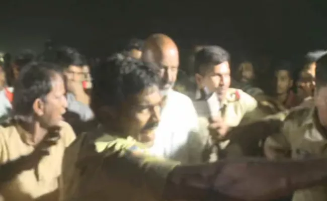 Bandi Sanjay Arrested At Kamareddy Collectorate - Sakshi