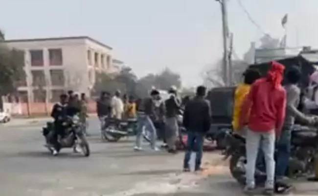 Four Men Attack Woman Punjab Viral Video - Sakshi