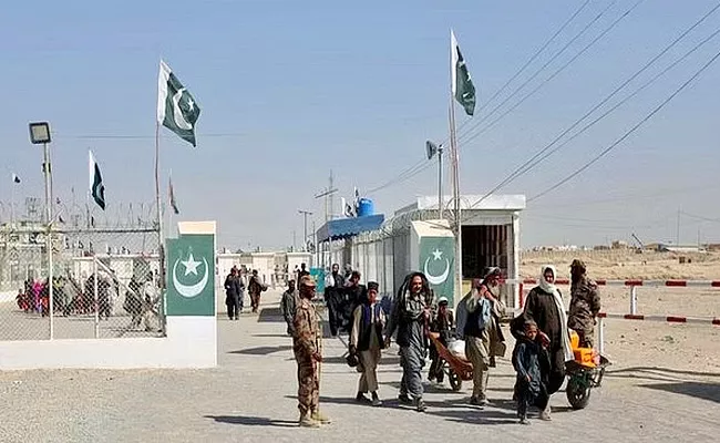 Taliban Opens Afghanistan Pakistan Border - Sakshi