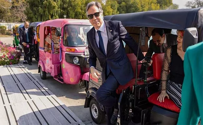 Viral Video: Antony Blinken Takes An Auto Rickshaw Ride In Delhi - Sakshi