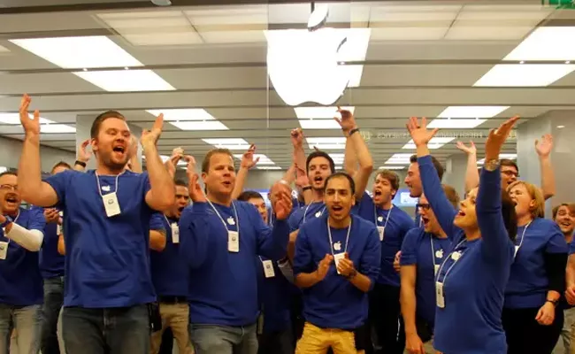 Apple store employees in India are highly qualified and well paid - Sakshi