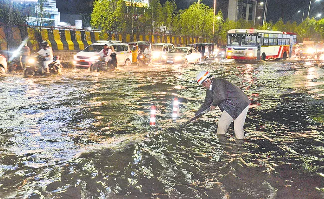Crop damage with Heavy Rain In Hyderabad And All Over Telangana - Sakshi