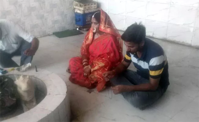 UP Bride Chases Runaway Groom Over 20 km And Marry Him - Sakshi