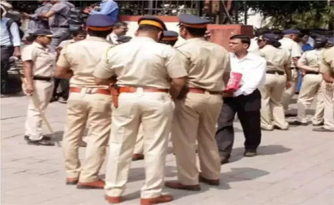 Mistaken For Thief Mumbai Man Beaten To Death By Locals Watchman - Sakshi