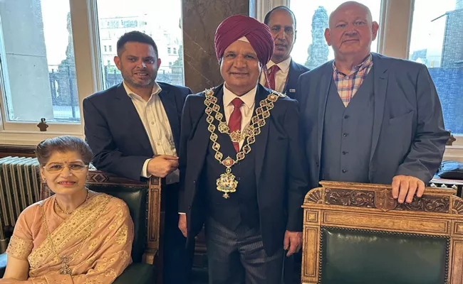 Birmingham gets first British Indian Lord Mayor - Sakshi