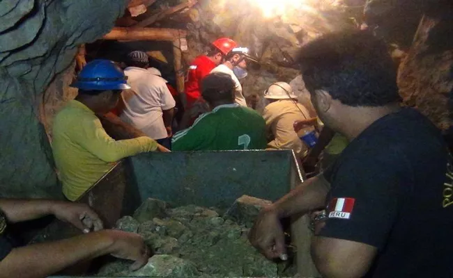 Gold mine fire in Peru kills 27 - Sakshi