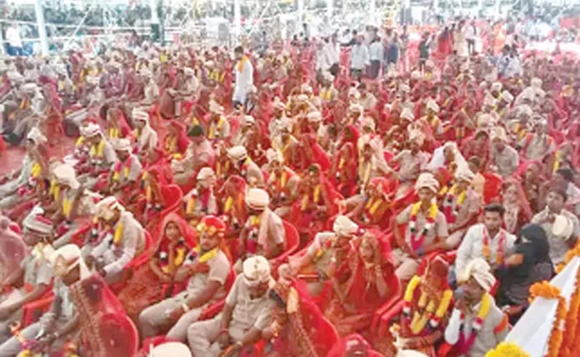 2143 couples marry in mass wedding in Rajasthan - Sakshi