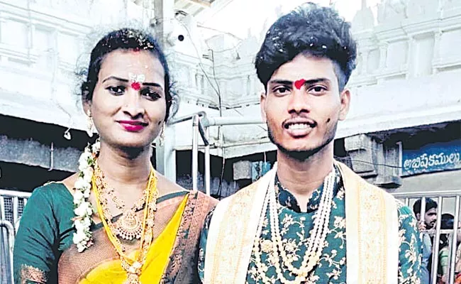 Telangana: Youth Married Hijra In Vemulawada Temple - Sakshi