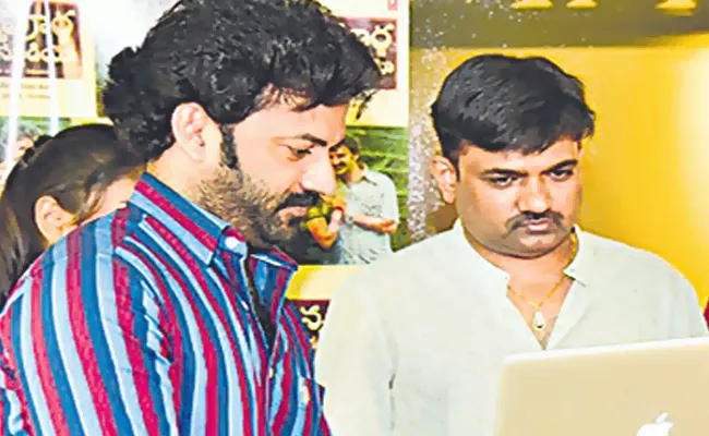 Director Maruthi releases the teaser of Annapoorna Photo studio - Sakshi