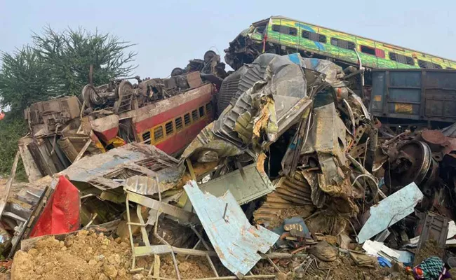 Signalling error suspected in initial probe into train tragedy - Sakshi