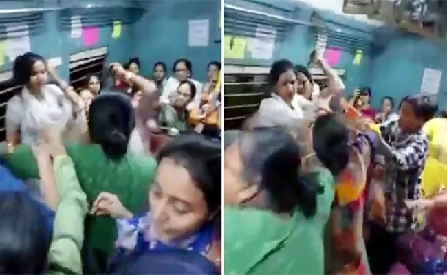Women Passengers Fighting Inside Kolkata Local Train - Sakshi