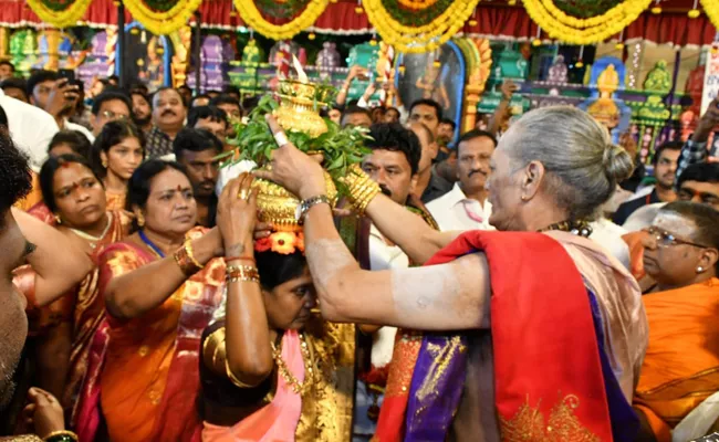 Bonalu Celebrations Begins In Secunderabad Ujjaini Mahankali Temple - Sakshi