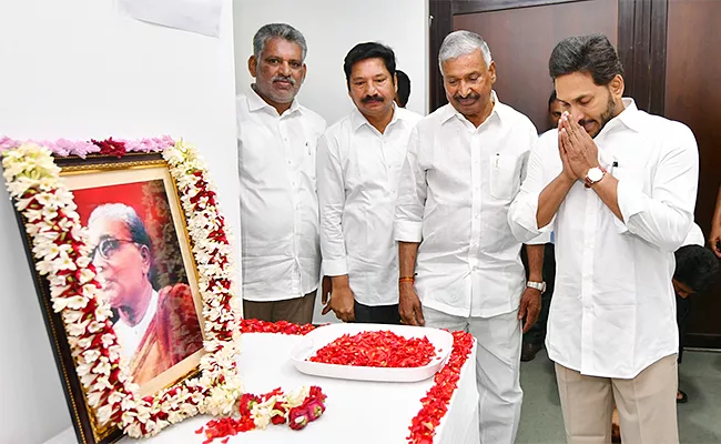 CM YS Jagan Mohan Reddy Tributes To Prakasam Panthulu - Sakshi