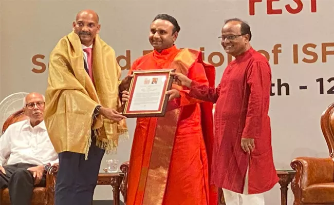 Business Leader Atluri got Lifetime Achievement Award - Sakshi