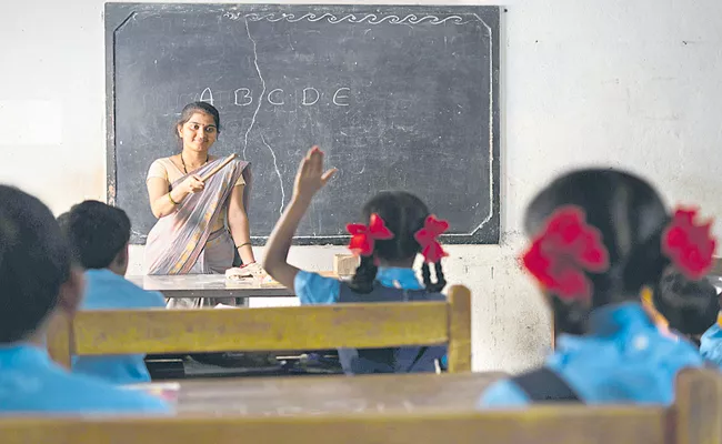 Announcement of filling teachers posts raised hopes for unemployed - Sakshi