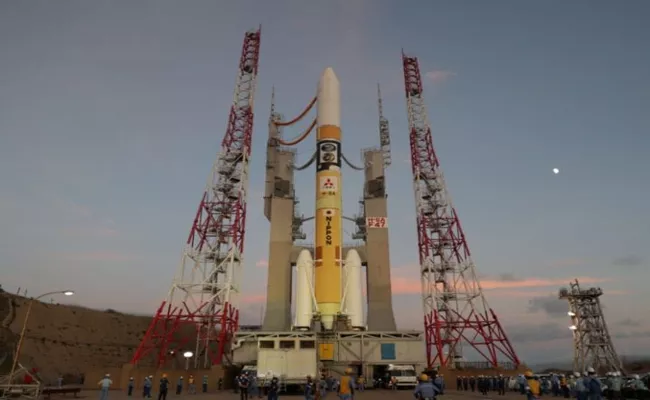 Japan postpones launch of rocket carrying lunar lander  - Sakshi