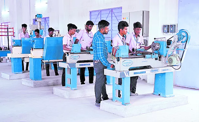 Employment Guarantee Training of youth from laborer families in vocational courses - Sakshi
