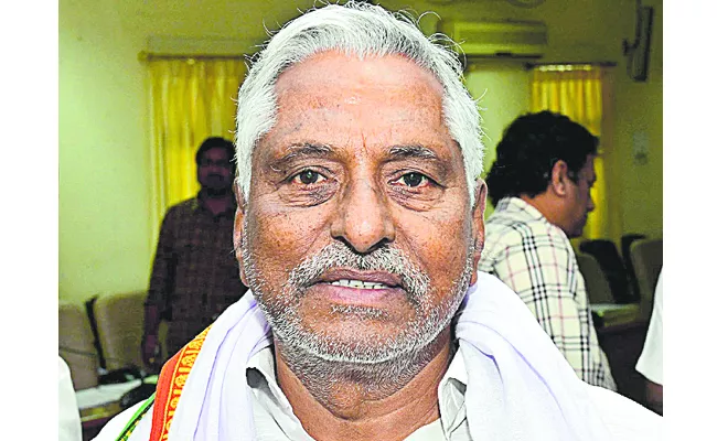MLC Jeevan Reddy Fires on Minister Koppula Eshwar - Sakshi