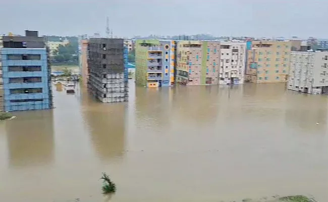 Hyderabad Rains: Apartments Submerged In Flood Water In Maisammaguda - Sakshi
