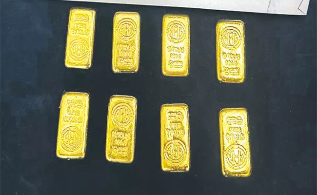 Customs Seized 933 Grams Of Gold In Dustbin At Shamshabad Airport - Sakshi