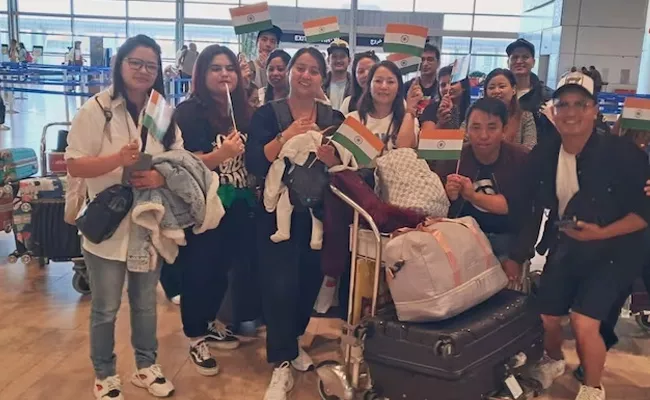 Fifth Flight 286 Indians Arrives In Delhi From Israel - Sakshi