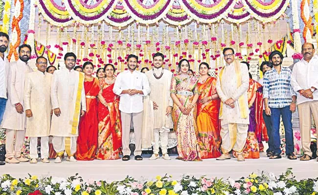CM YS Jagan at the wedding ceremony - Sakshi