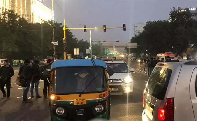 Delhi Red Light on Vehicle Off Campaign to Start - Sakshi