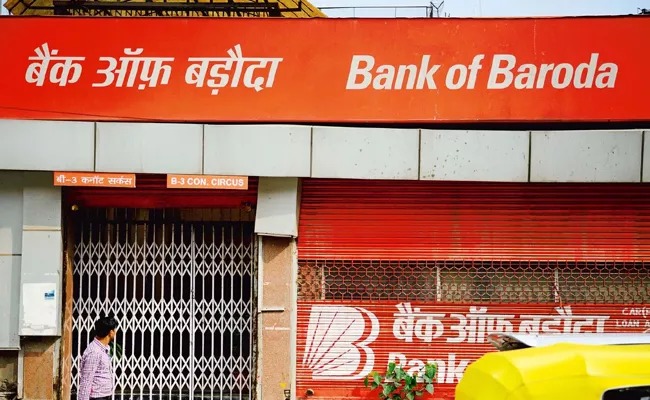 Bank of Baroda offers lifetime zero balance Account free credit debit cards - Sakshi