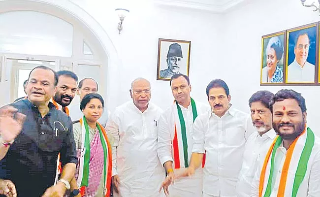 Rajagopal Reddy met with Kharge - Sakshi
