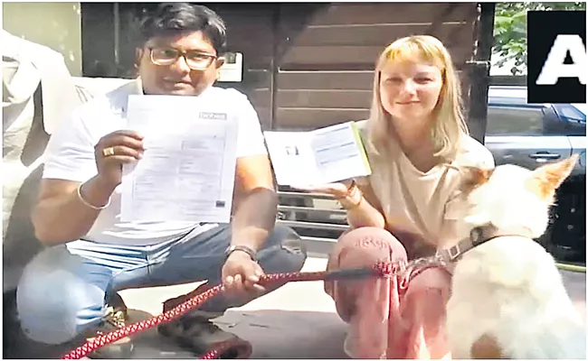 Dutch Woman Adopts Varanasi Street Dog, Arranges For Passport And Visa To Take Her Home - Sakshi