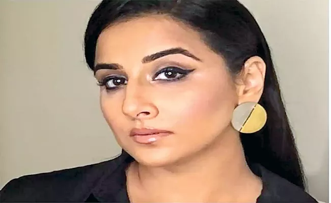 Vidya Balan Uses Pakistani Popular Brand Hashmi Kajal - Sakshi