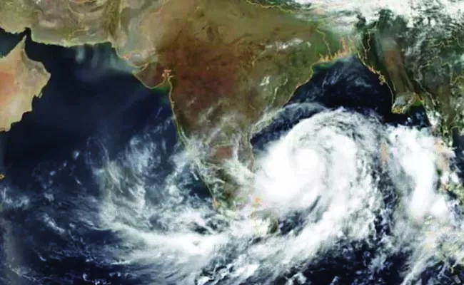 Heavy rains for Seema and South coasts today - Sakshi