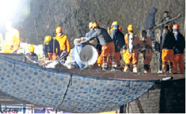 Uttarakhand Tunnel: Rescue work enters final stretch at Silkyara tunnel, hopes high - Sakshi