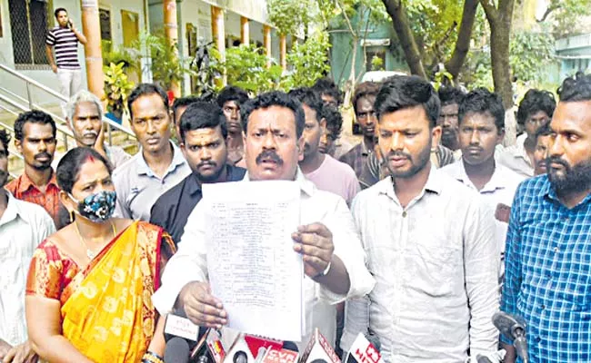 TDP leader Somireddy abuses Dalit women officer - Sakshi