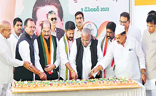 Sonia birthday celebrations at Gandhi Bhavan - Sakshi