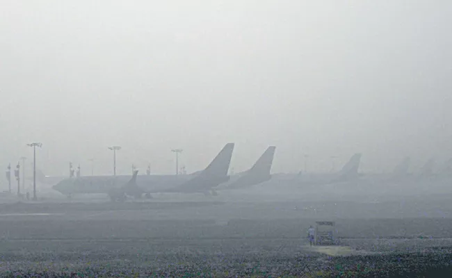 Low visibility hits many parts of Delhi amid dense fog, trains delayed - Sakshi
