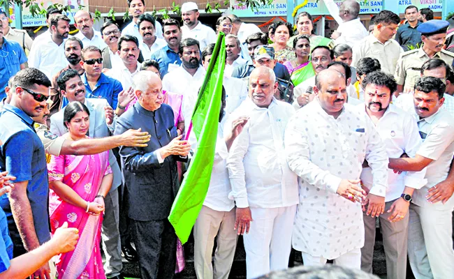 Andhra Pradesh Governor S Abdul Nazeer launches Viksit Bharat Sankalp Yatra (Urban) in Vijayawada - Sakshi