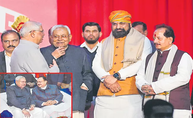 Bihar political crisis: Nitish Kumar takes Oath as Bihar CM after joining NDA - Sakshi