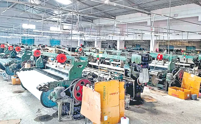 Indefinite closure of Sirisilla Textile Park - Sakshi