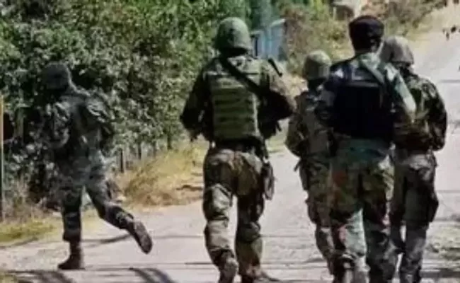 Lashkar-e-Taiba terrorist killed in encounter in Jammu Kashmir Shopian - Sakshi