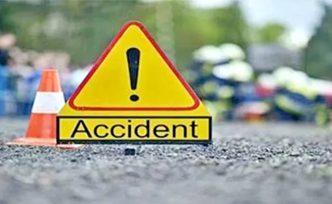 Road Accident In Madanapalle Bangalore Highway - Sakshi