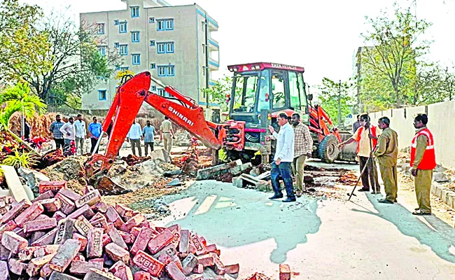 Illegally built road by former Minister Malla Reddy removed - Sakshi