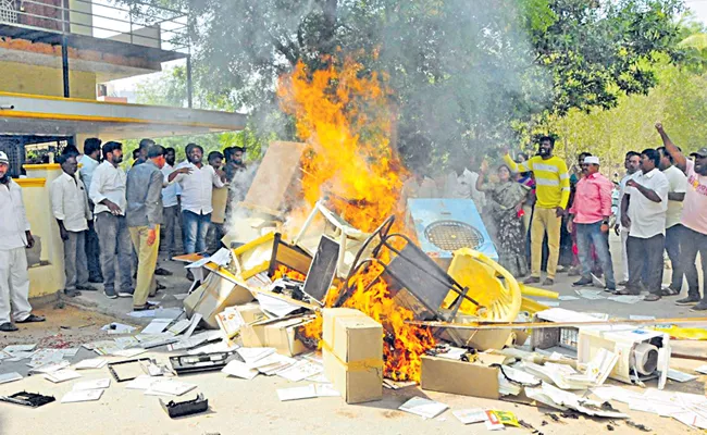 Anger flares among activists over the final list of TDP - Sakshi