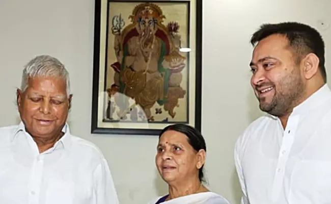 PM Modi Calls Lalu Prasad And Family State Biggest Offenders In Bihar - Sakshi