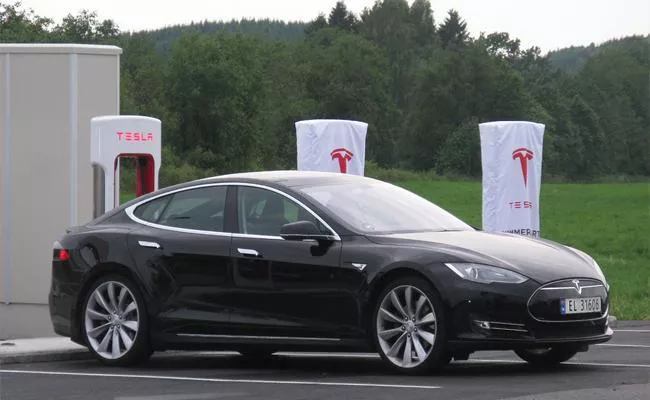 Tesla EV Sales Down And Decrease The Revenues In Q1 - Sakshi