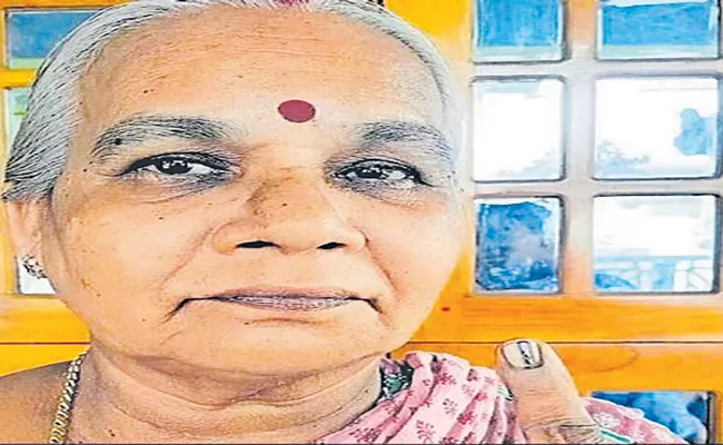 Lok sabha elections 2024: Kerala Women Usha hesitates to vote as indelible ink mark does not fade