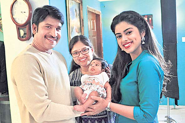30 రోజులకే కెమెరా ముందుకి... | Actor Srinivas Reddy's one month old ...