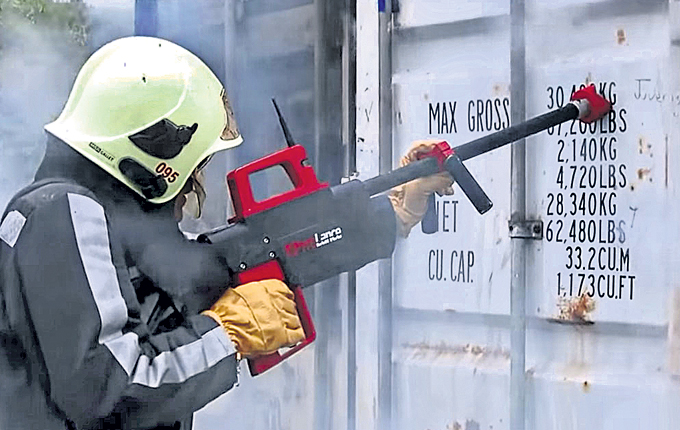 Water Rescue Line Gun ఉక్కునైనా ఛేదించగల వాటర్గన్ | water guns work with more effectiveness ...