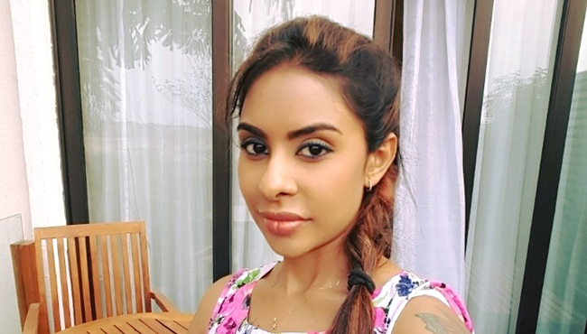 Shradha Reddy మీ ప్రైవేట్ పార్టీలకు హాజరయ్యా! : శ్రీరెడ్డి | Sri reddy FB Post ...