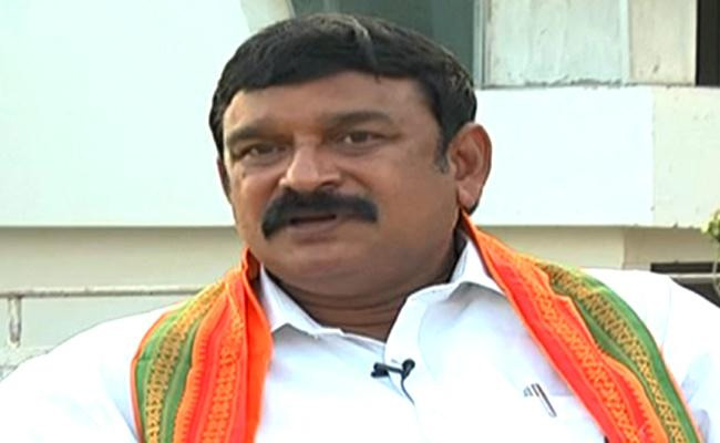 Vishram Raju ‘హీరో శివాజీకి ముందే ఎలా తెలుసు?’ | Vishnu Kumar Raju Fire On TDP Over ...